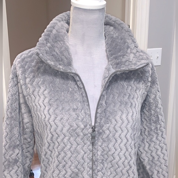 β¨NEW!β¨ Soft Embossed Pile Jacket - Picture 3 of 8